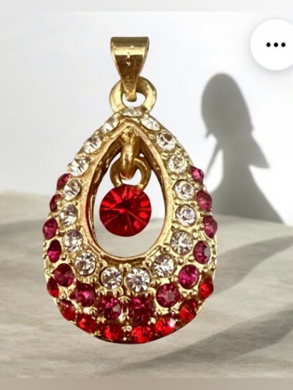 🔴Elegant Gold and Red Crystal Pendant